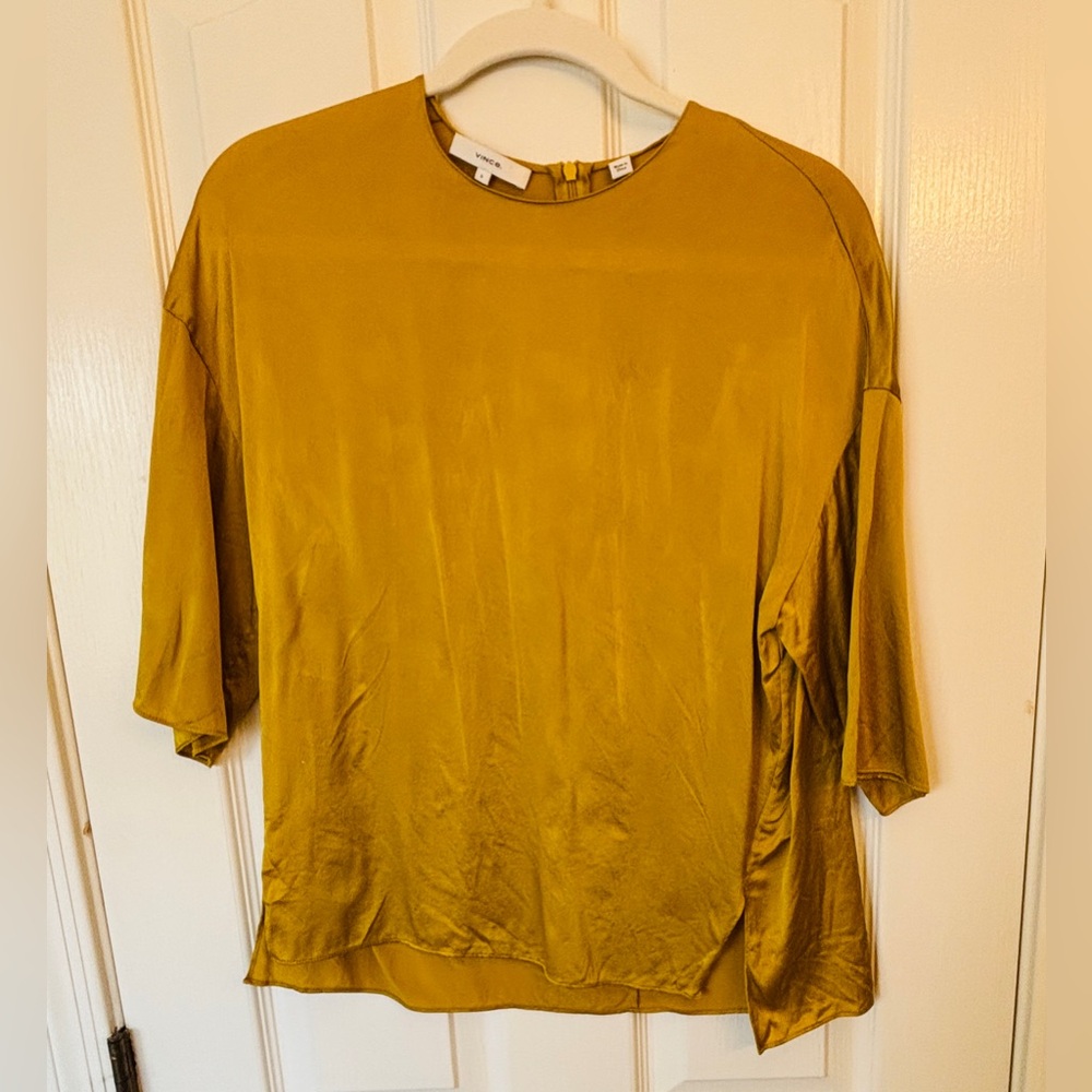 Vince 100% Silk Golden Yellow Blouse Women’s Size Small Short Sleeve Workwear